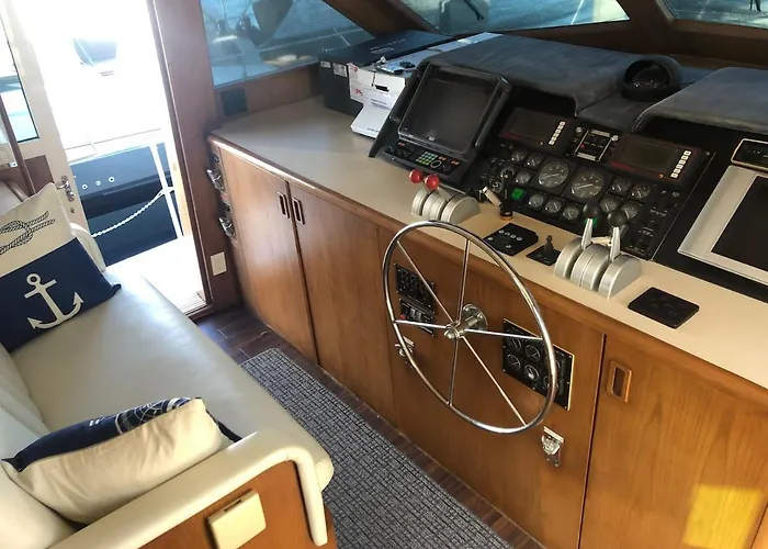 Luxury Afloat Yacht Paradise 3 Bedrooms 3Bath 5 Beds With Full Marina View