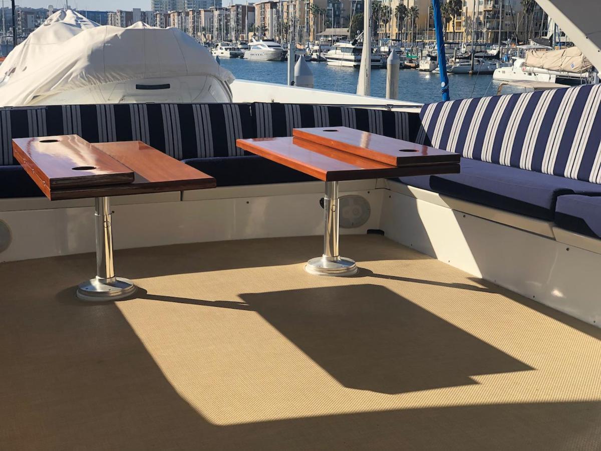Luxury Afloat Yacht Paradise 3 Bedrooms 3bath 5 Beds With Full Marina View Los Angeles