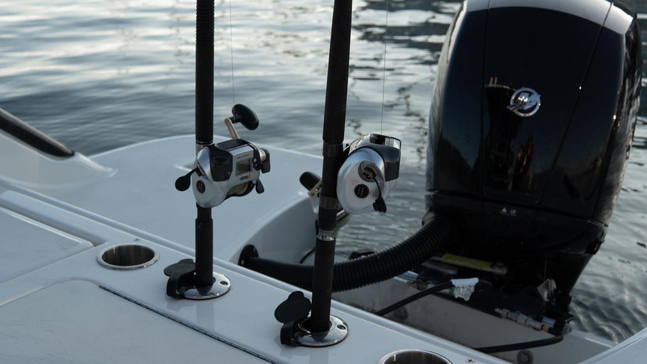 Luxury Afloat Yacht Paradise 3 Bedrooms 3bath 5 Beds With Full Marina View Bateau-hôtel